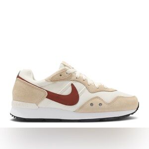 Nike Venture Runner Retro Sneakers Women Size 8 Cream Orange athletic casual
